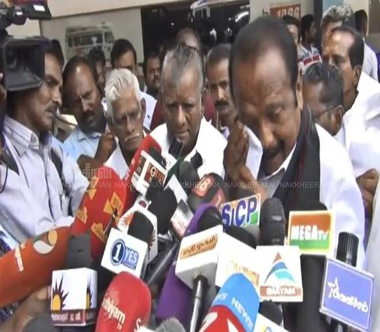 vaiko ali       